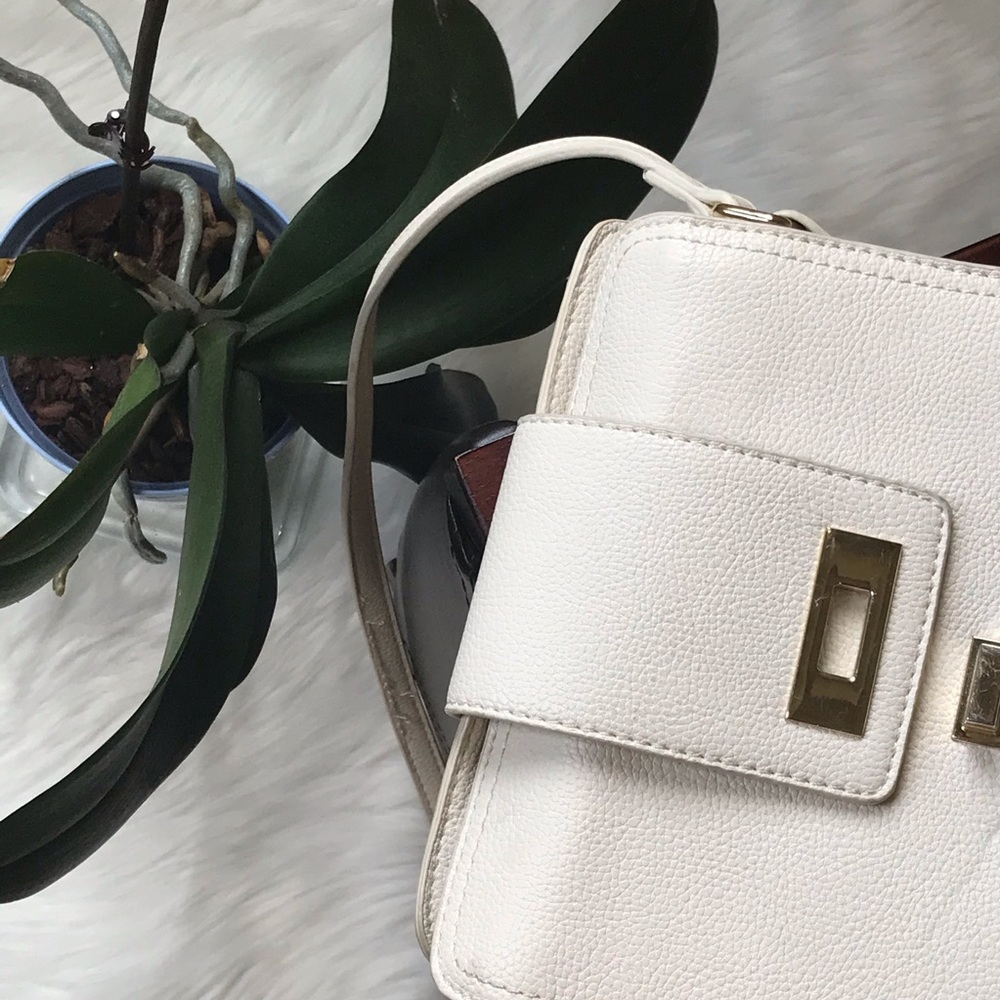 🩸Forever21 Crossbody White/Black 💋 - Picture 3 of 13